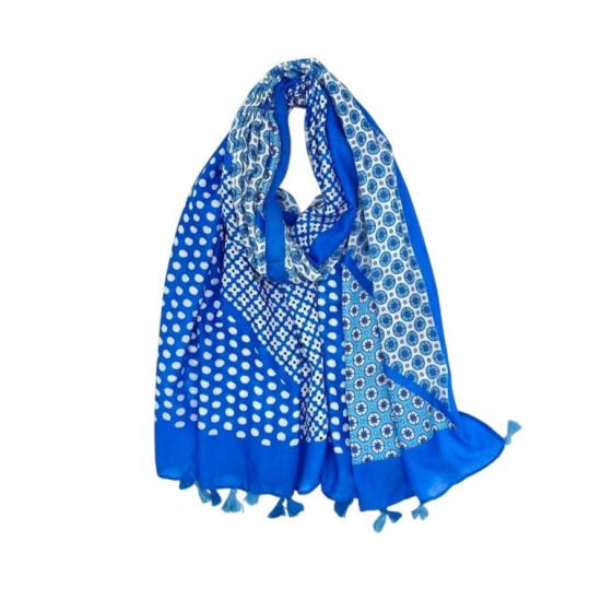 Φουλάρι-παρεό με multi print μοτίβο και φούντες μπλε 10.02197